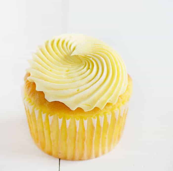 Bake Easy Lemon Cupcakes: Moist & Tangy in Under 1 Hour