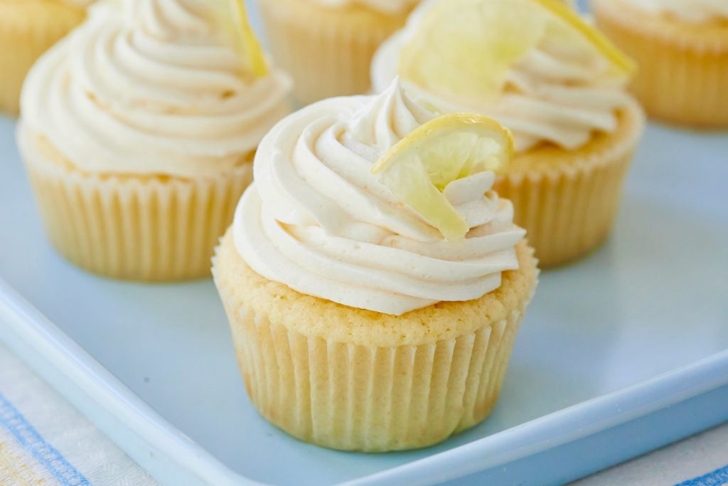 One Bowl Lemon Cupcakes: Simple Recipe, Big Flavor!